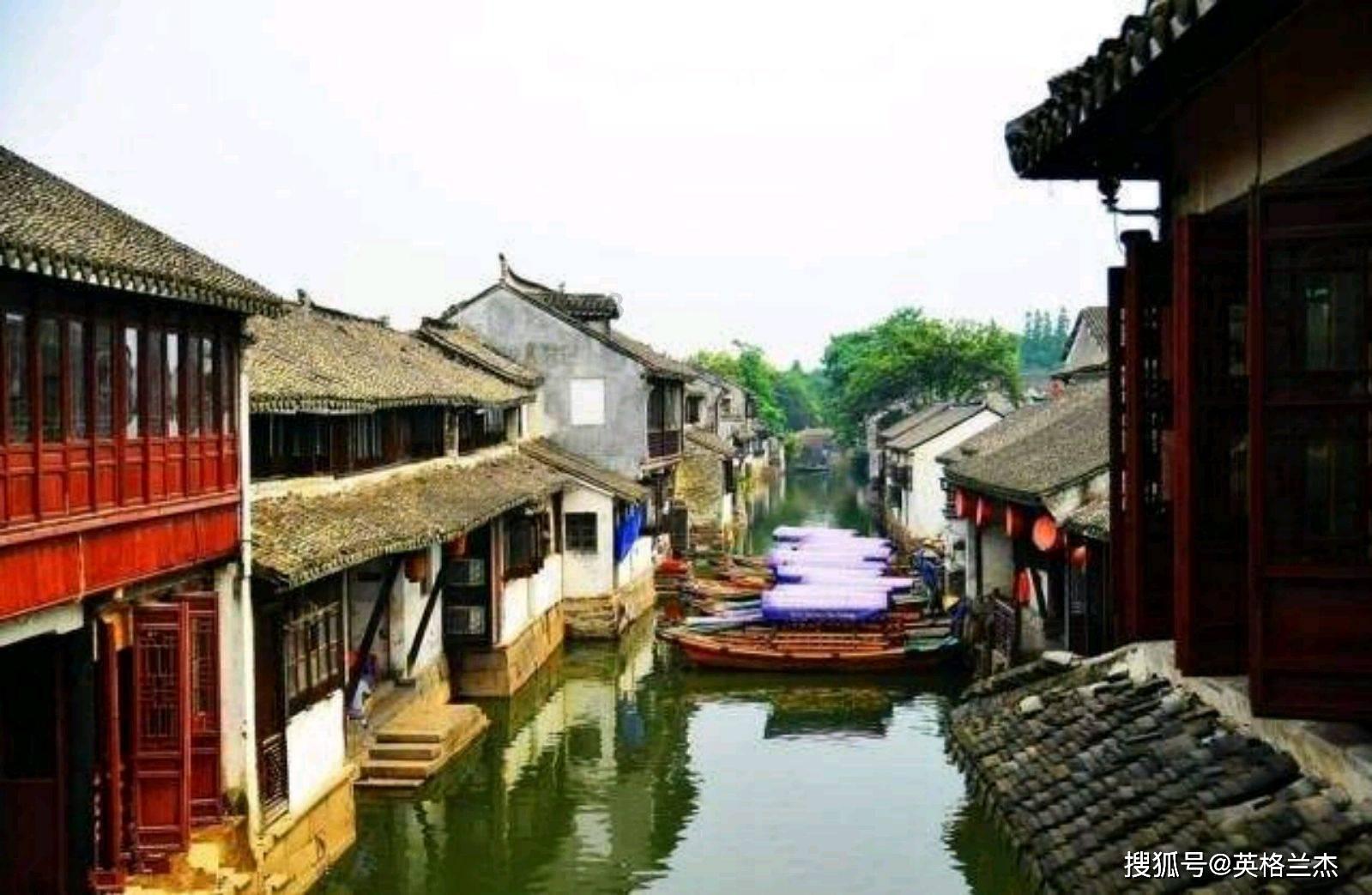 《桃色凶车》,美女秘书开老板豪车外出厮混,却落入老板的阴谋中